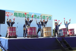 写真：荒神神楽太鼓によるオープニング